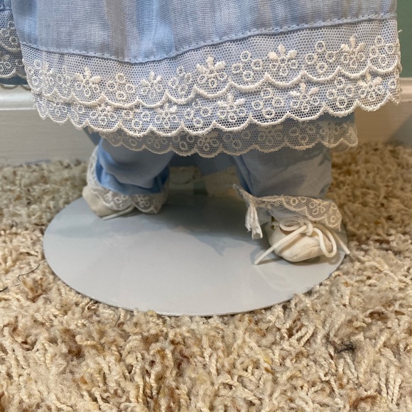 ❄️Porcelain Collectors Doll❄️ - Picture 2 of 5